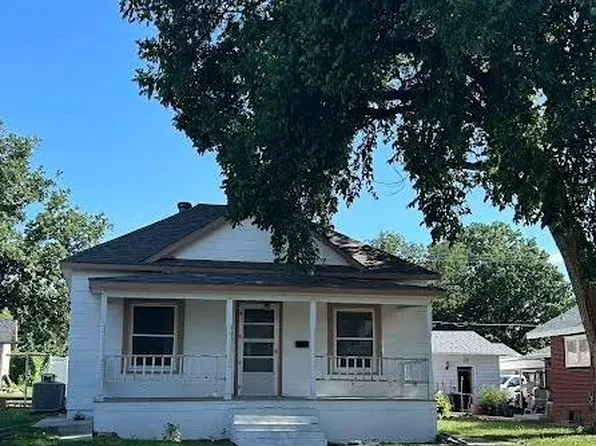 306 E 12th St, Ellis, KS 67637