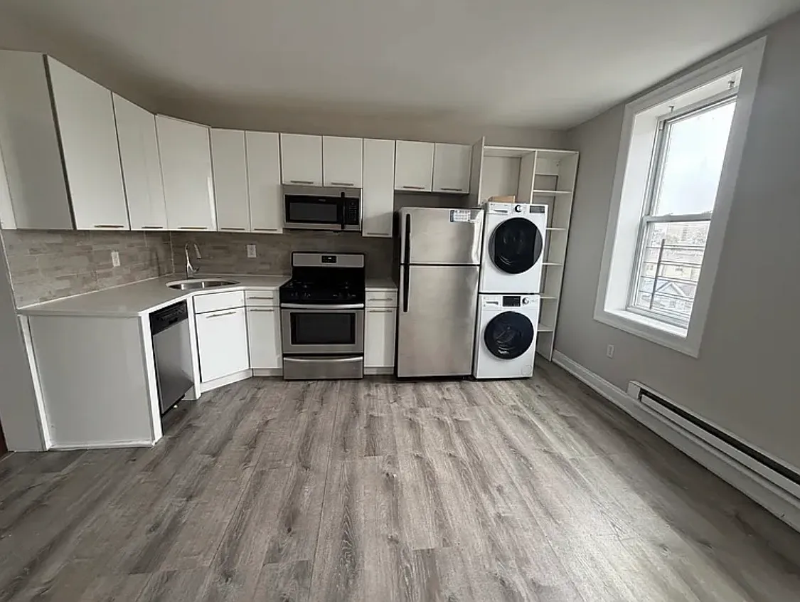 2 bed, 800 sqft, $2,400 — Photo 1
