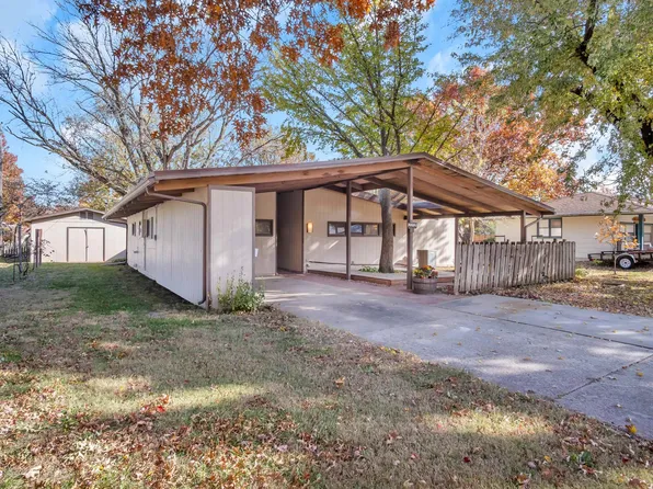 2312 Berry St, North Newton, KS 67117