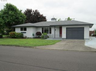2128 W Santiam Dr, Woodburn, OR