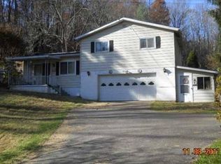 2166 Hunter Rd, Charleston, WV 25311