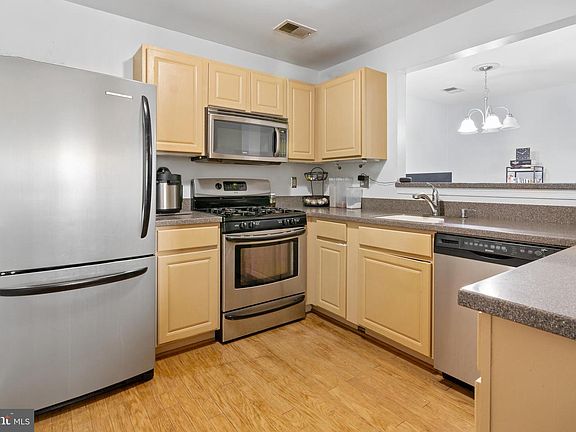 5th image of 8809 Stone Ridge Cir APT 201