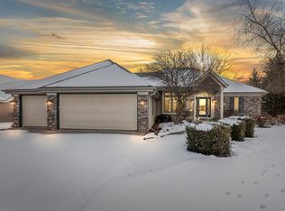 1213 Yosemite Rd, Oconomowoc, WI 53066