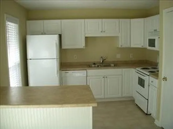 216 Sandybrook Rd, Wilmington, NC 28411