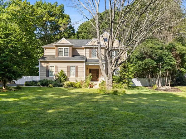60 Shufelt Rd, South Walpole, MA 02071