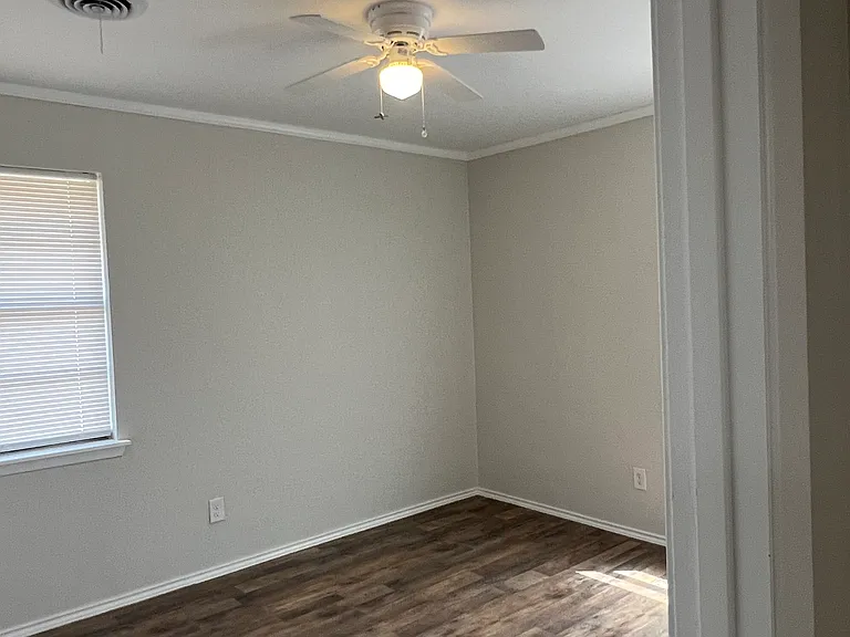 4829 S Austin St — Photo 10