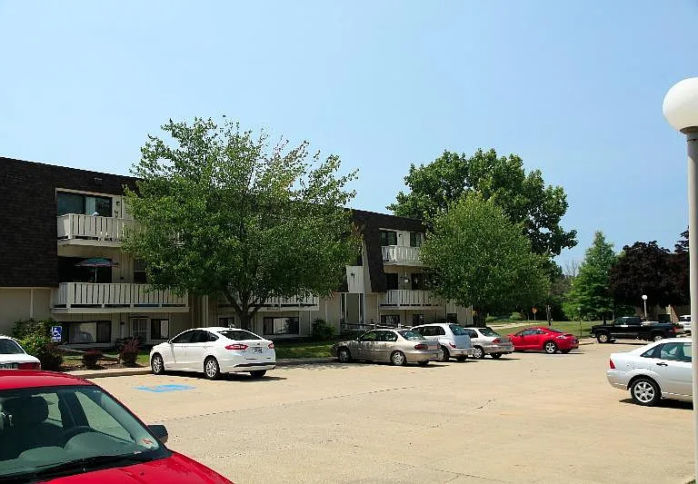 Oak Hills West Apartments — Photo 6