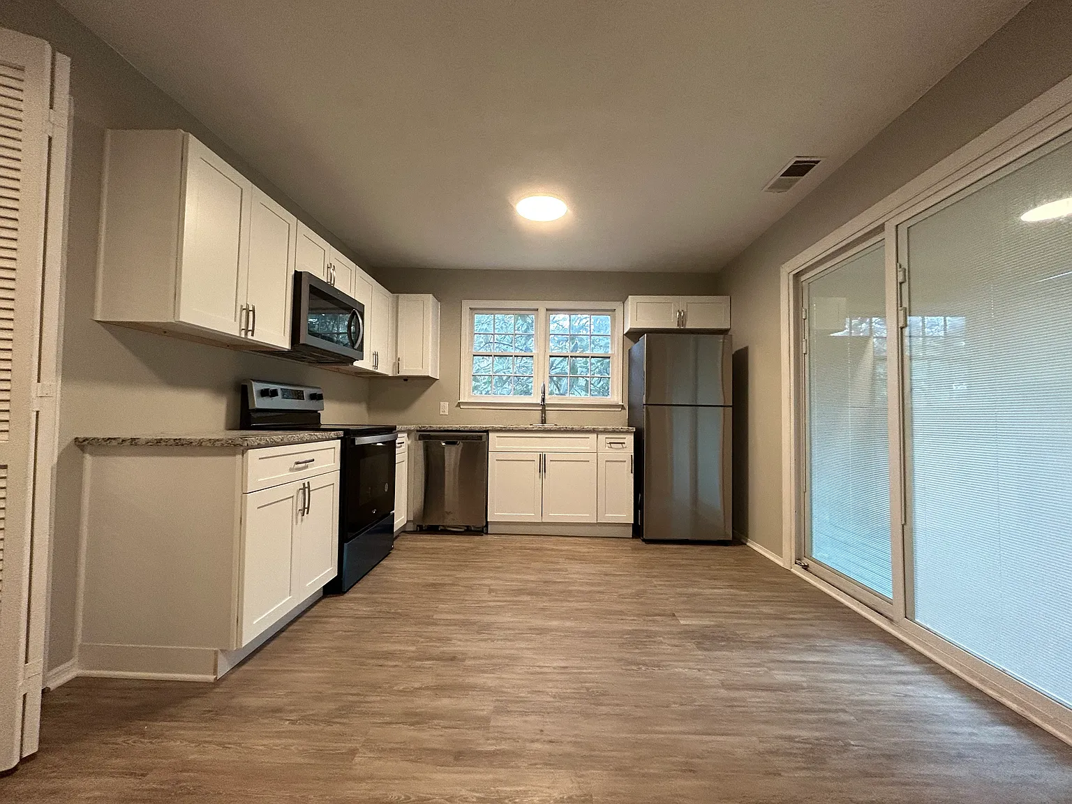 2 bed, 910 sqft, $1,000 — Photo 3