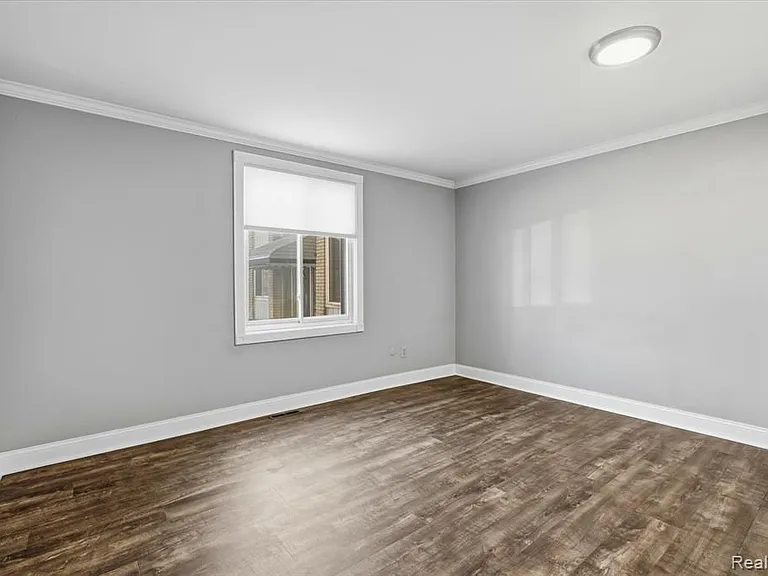 4030 W Thirteen Mile Rd #J2 — Photo 5