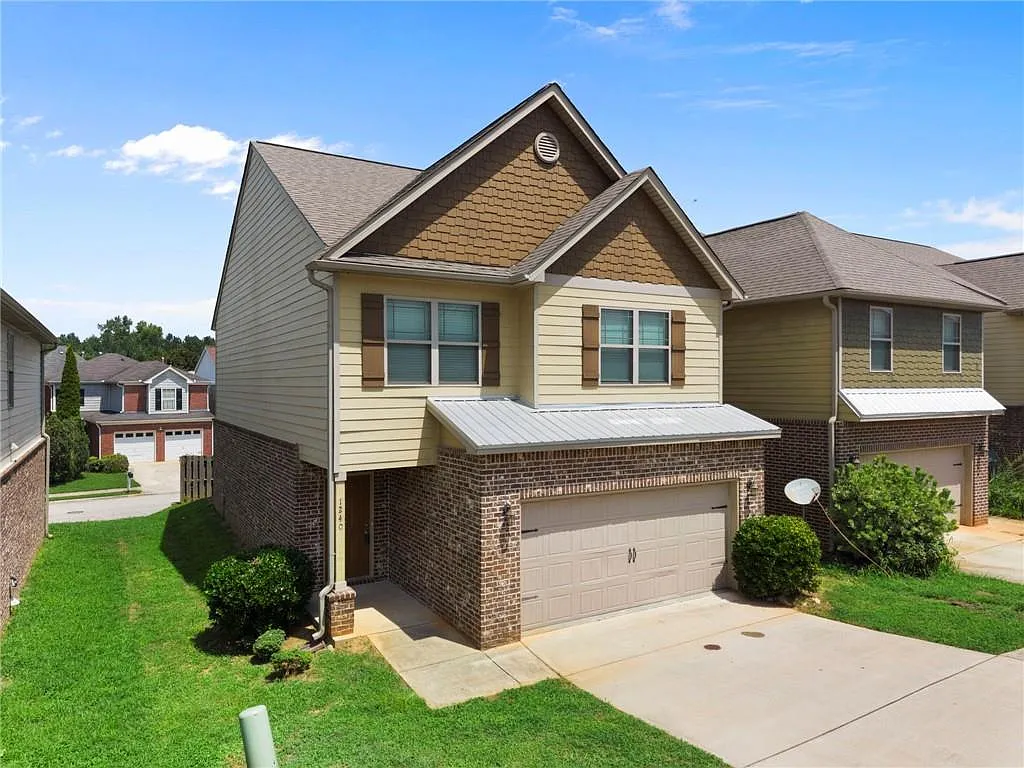 4 bed, 2.5 bath, 2023 sqft, $2,090 — Photo 4