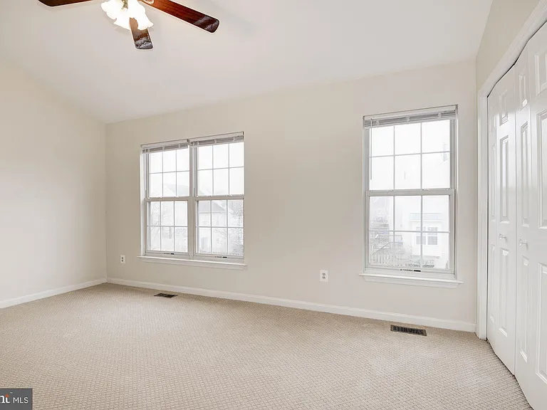 22037 Manning Sq — Photo 22