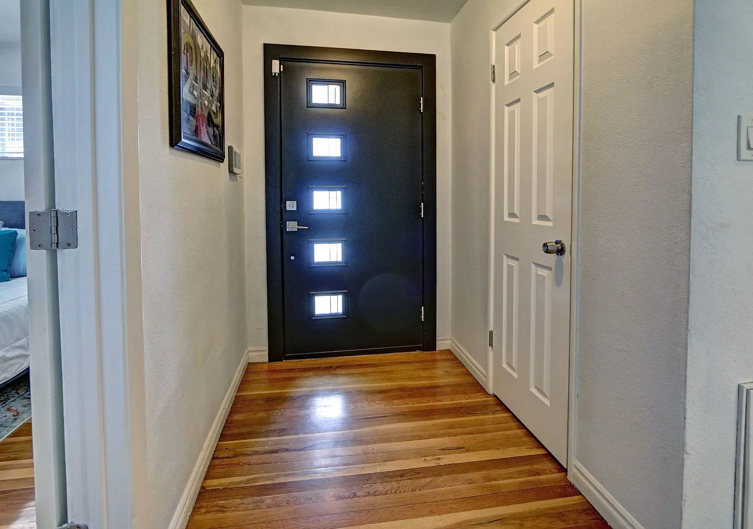Furnished, Mid-Century Modern beauty located down town! — Photo 3