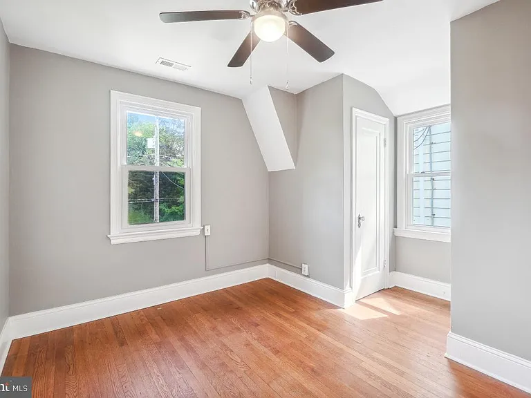 2615 Otis St NE — Photo 34