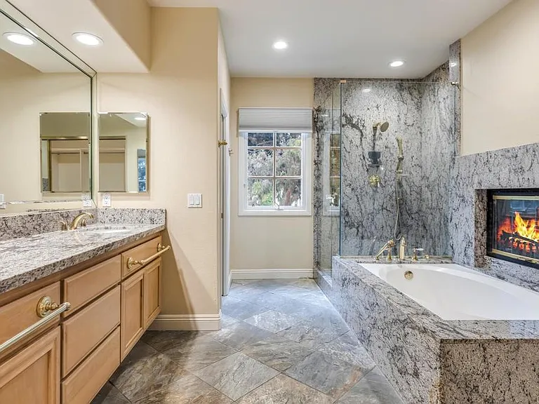 5370 Renaissance Ave — Photo 18