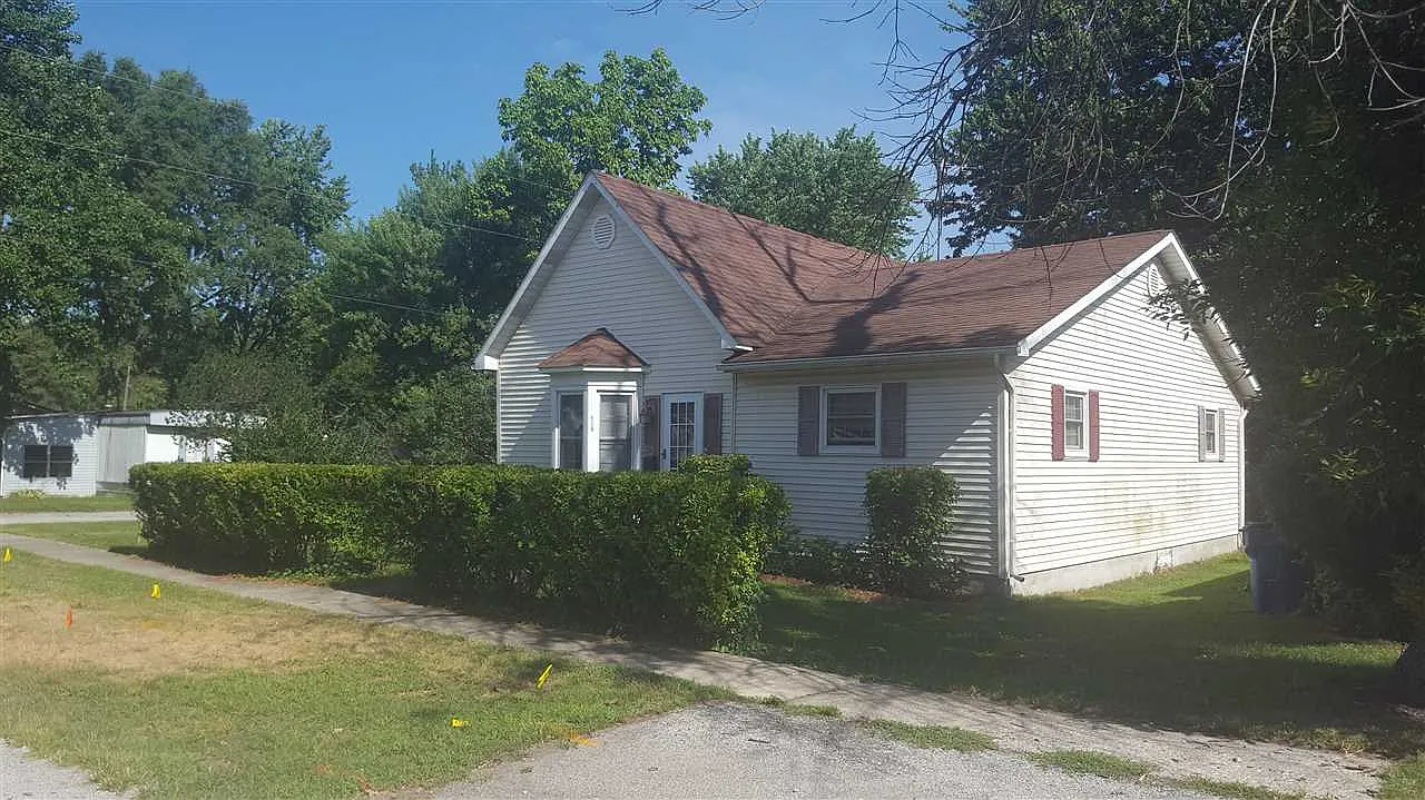 194 W Grove St photo 1