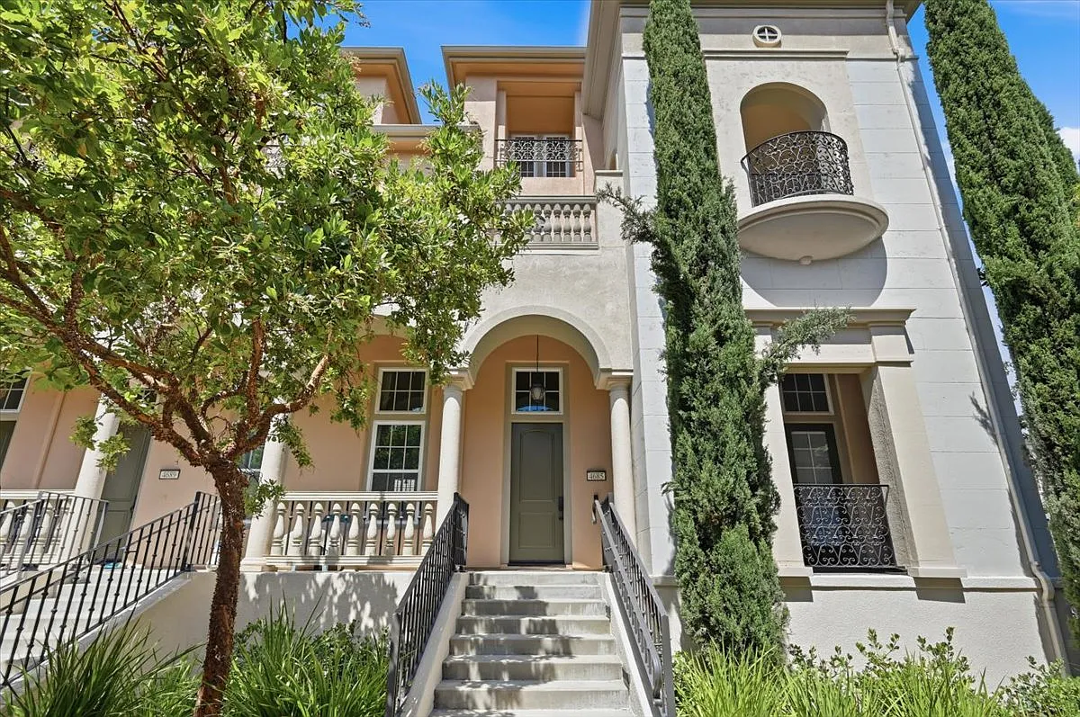 4 bed, 2322 sqft, $4,850 — Photo 1