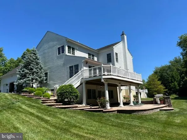 17 Waterton Dr, Bear, DE 19701