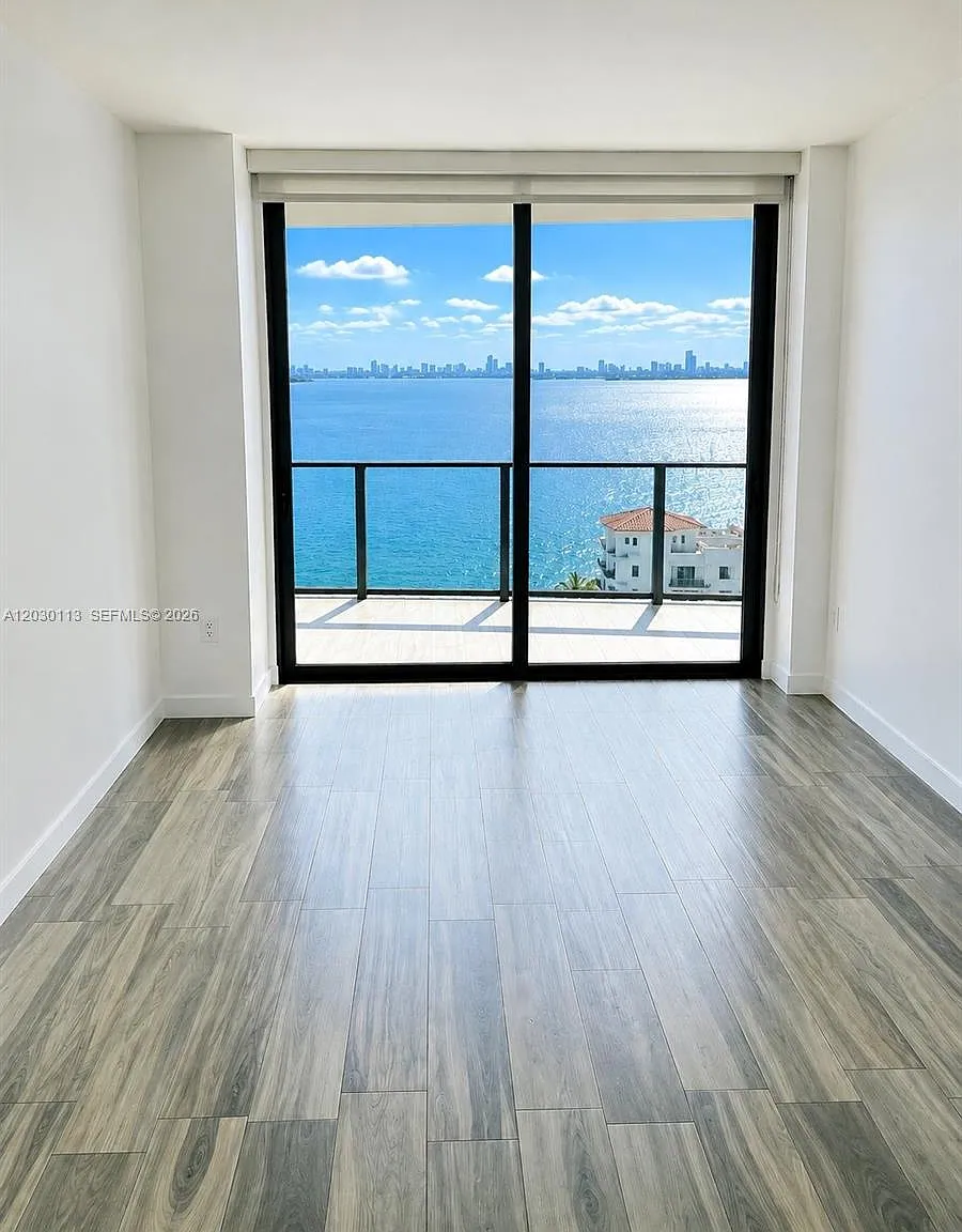 Icon Bay Condo — Photo 4
