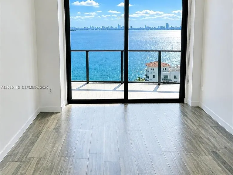 460 NE 28th St #1408 — Photo 4