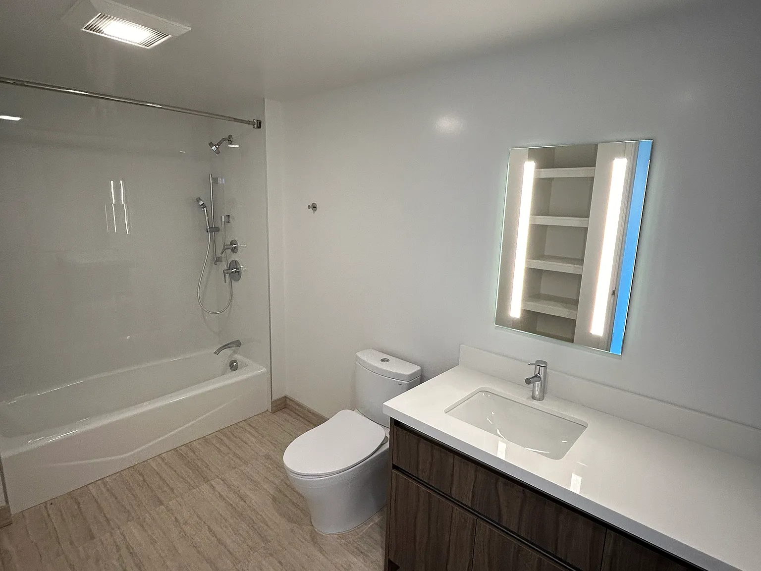 2 bed, 914 sqft, $4,125 — Photo 3