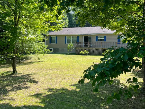 100 Wintergreen Trl, Marquette, MI 49855