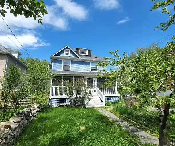 2 bed, 1.0 bath, 1300 sqft, $2,000 — Photo 2
