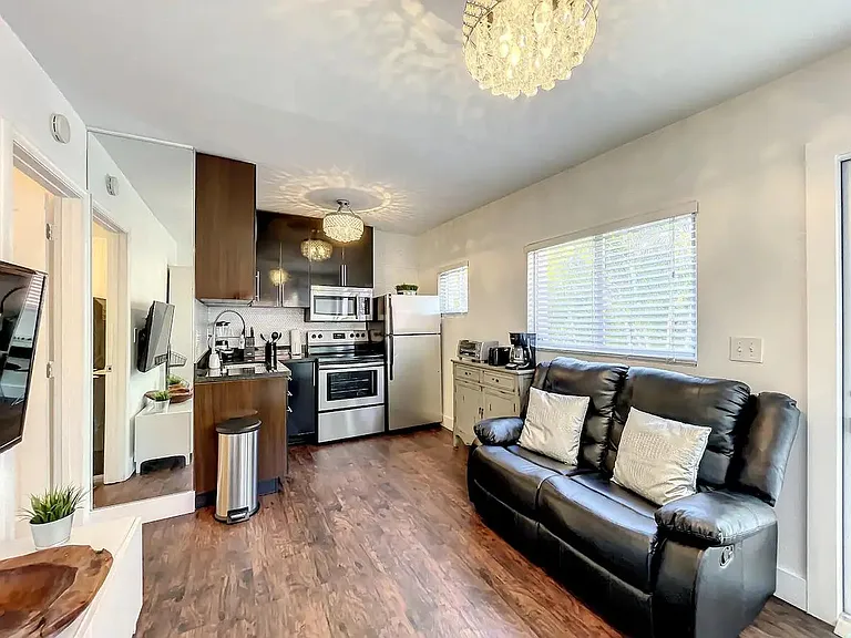 2700 SW 36th Ave #C — Photo 3