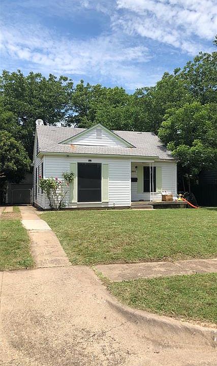 1st image of 2911 Ivandell Ave
