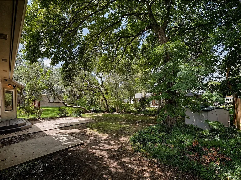905 Sweetwater Cv — Photo 19