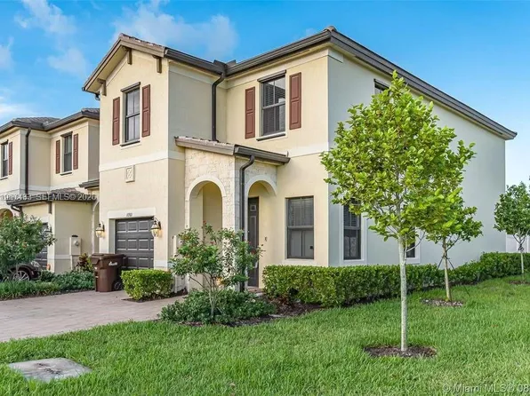 10301 W 32nd Ln, Hialeah, FL 33018