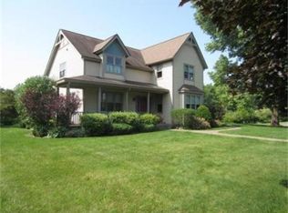 8 Hop Brook Rd, Amherst, MA 01002