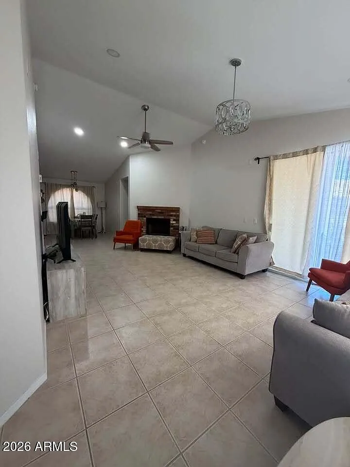 3 bed, 2.0 bath, 1412 sqft, $2,400 — Photo 2