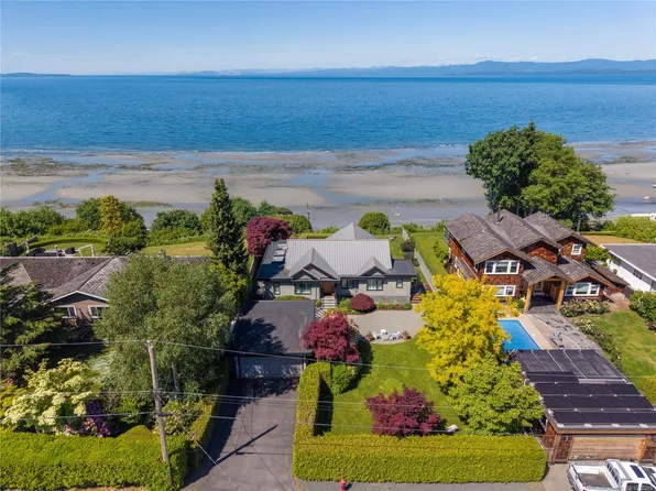 311 Poplar Ave, Qualicum Beach, BC V9K 1J7