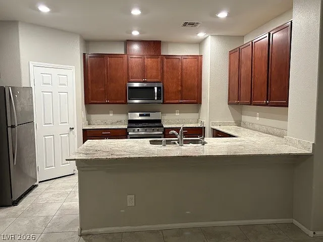 3 bed, 3.0 bath, 2040 sqft, $2,100 — Photo 4
