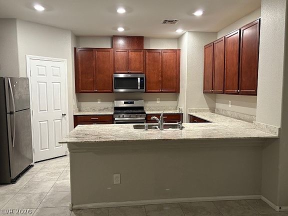 4th image of 1002 Dorrell Ln
