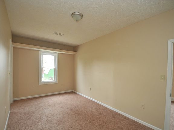 3rd image of 7606 1/2 Seward Ave