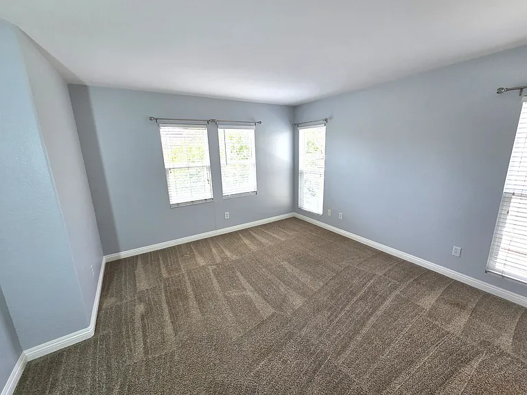 1467 Normandy Dr — Photo 16