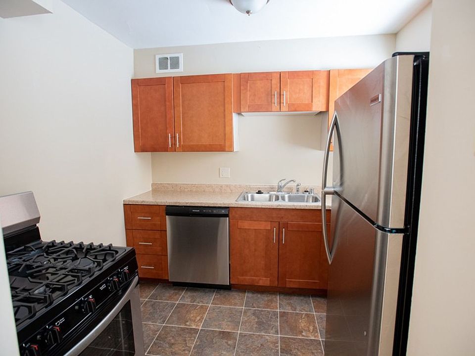1st image of 1327 E Colorado St #1323-4