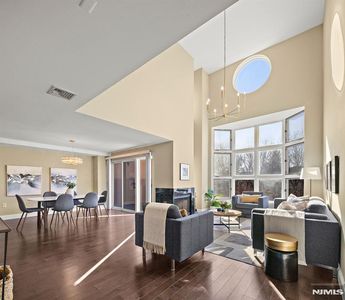 307 Chase Ct, Edgewater, NJ, 07020