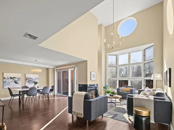 307 Chase Ct, Edgewater, NJ 07020