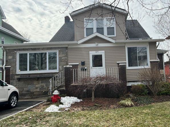 124 Lawrence Ave Floor 2