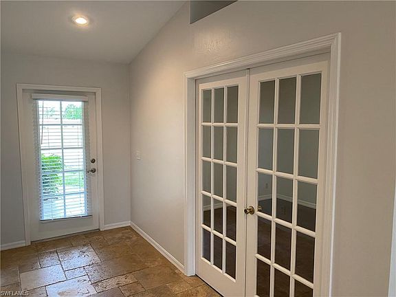 3rd image of 305 NE 10th Ter