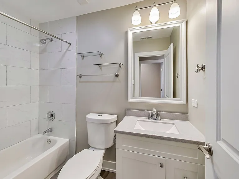 1914 W Crystal St #2R — Photo 11