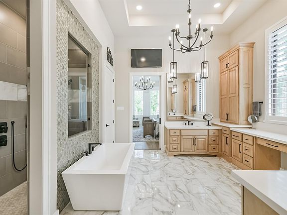 5th image of 208 N Opulent Dr