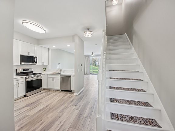 4th image of 1410 Essex St