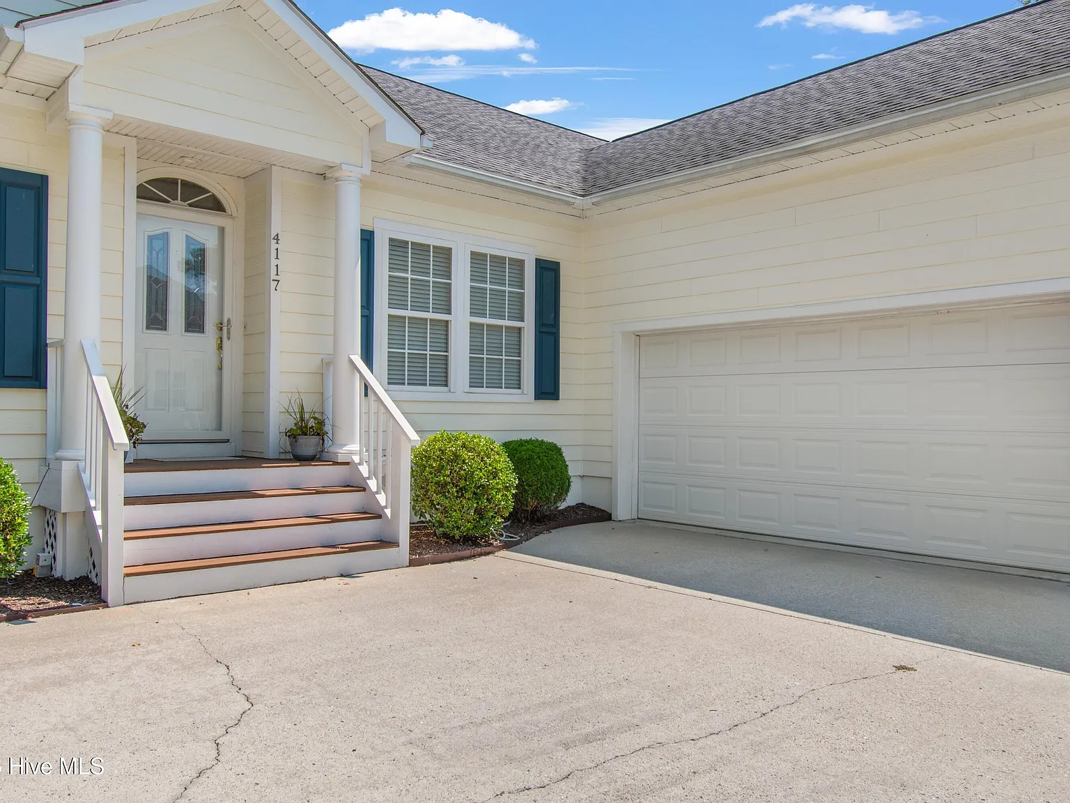 3 bed, 2.0 bath, $2,900 — Photo 3