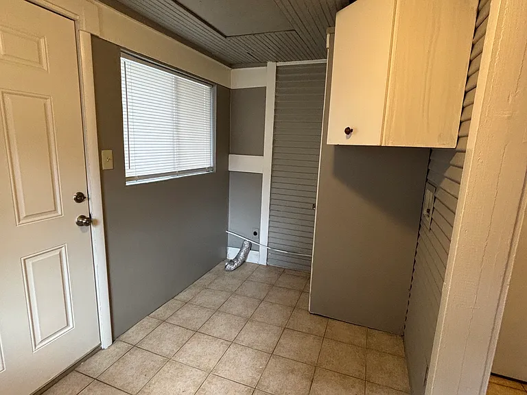1235 S Lewis Pl — Photo 9