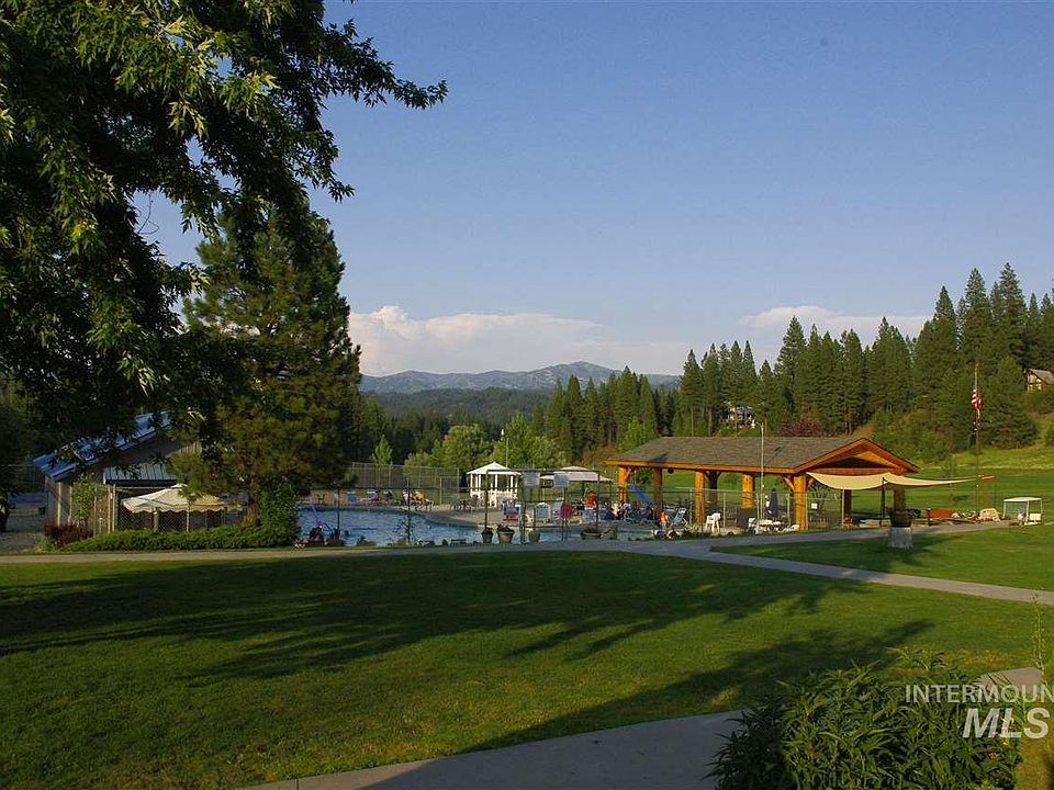 2nd image of 218 Joyous Ln