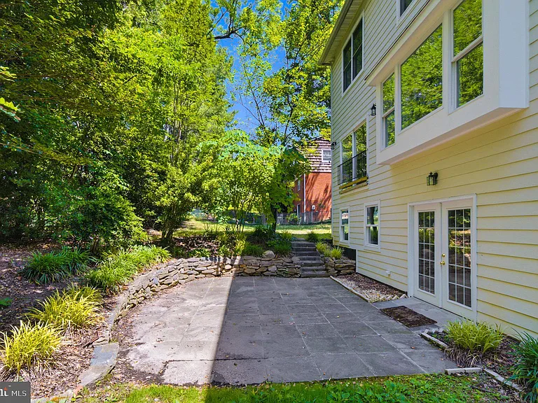 1310 Forestwood Dr — Photo 5