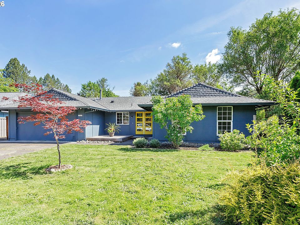 1st image of 16425 SE Sterling Cir